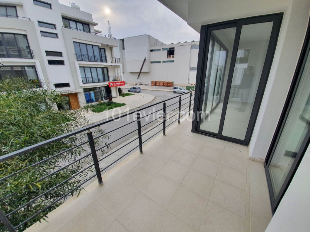 Small Slider 3+1 137m2 (126m2 Indoor area + 11m2 Balcony) 2. floor apartment ** 