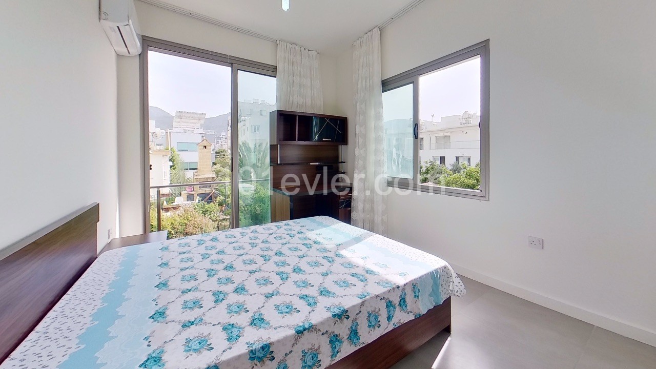 Girne Merkez Eşyalı Satılık 1+1 Daire 