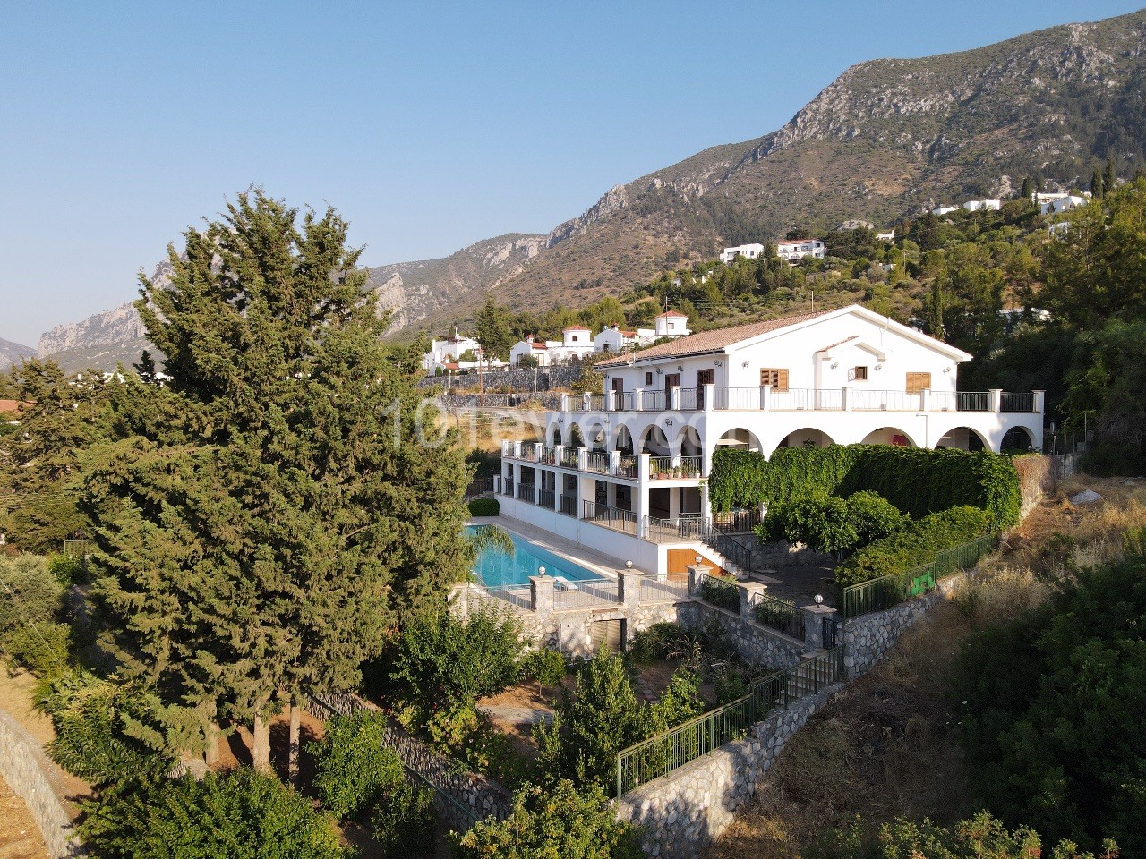 Villa zum Verkauf mit ununterbrochenem Blick in Kyrenia Karmi ** 