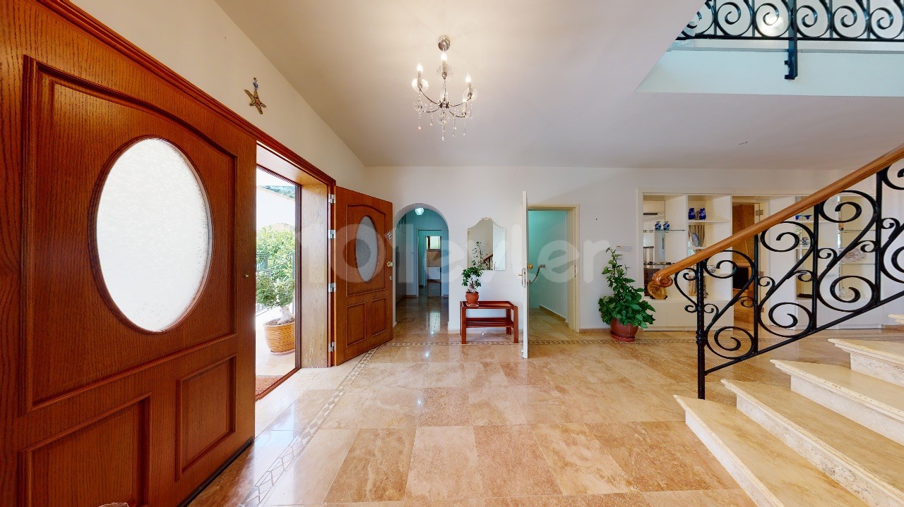 Villa zum Verkauf mit ununterbrochenem Blick in Kyrenia Karmi ** 