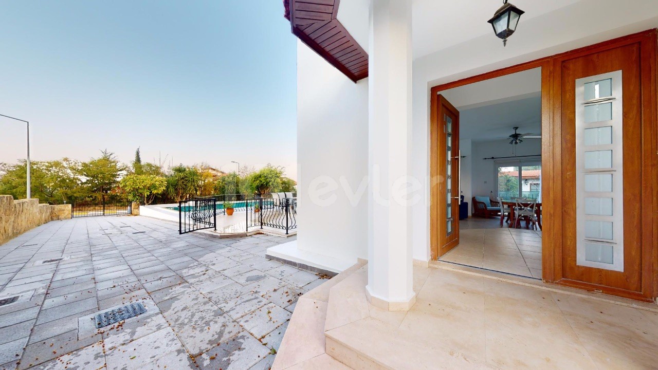 3+1 Villa zu vermieten mit freistehendem Pool und Zentralheizung in perfekter Lage in Girne Zeytinlik