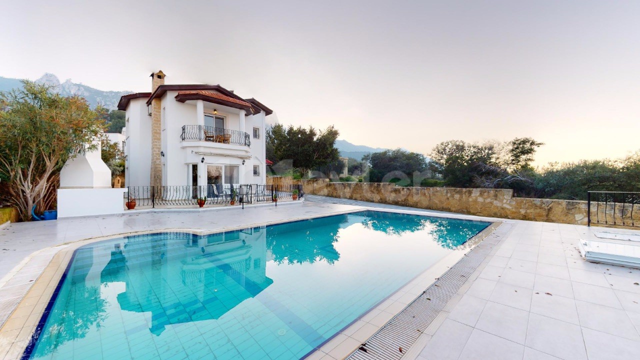 3+1 Villa zu vermieten mit freistehendem Pool und Zentralheizung in perfekter Lage in Girne Zeytinlik