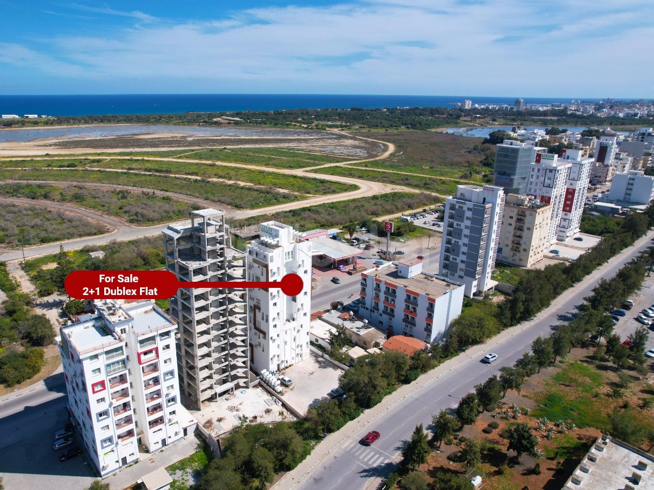 Komplett möblierte Maisonette-2+1-Wohnung zum Verkauf auf Salamis Yolu in Famagusta