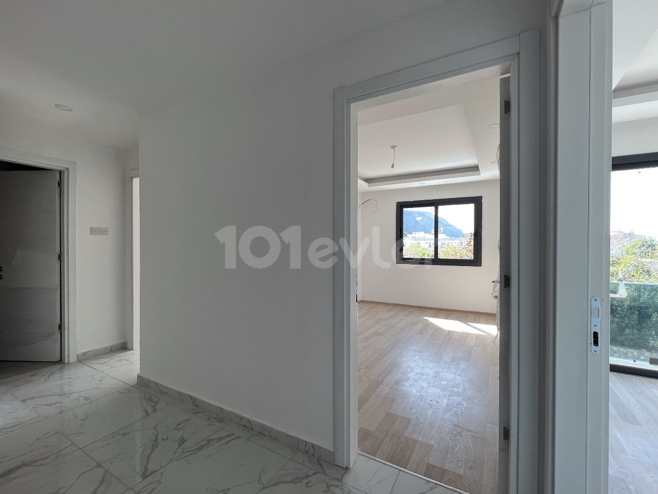 3+1 unmöblierte Zero-Wohnung mit Berg- und Meerblick zu verkaufen in Alsancak, Kyrenia