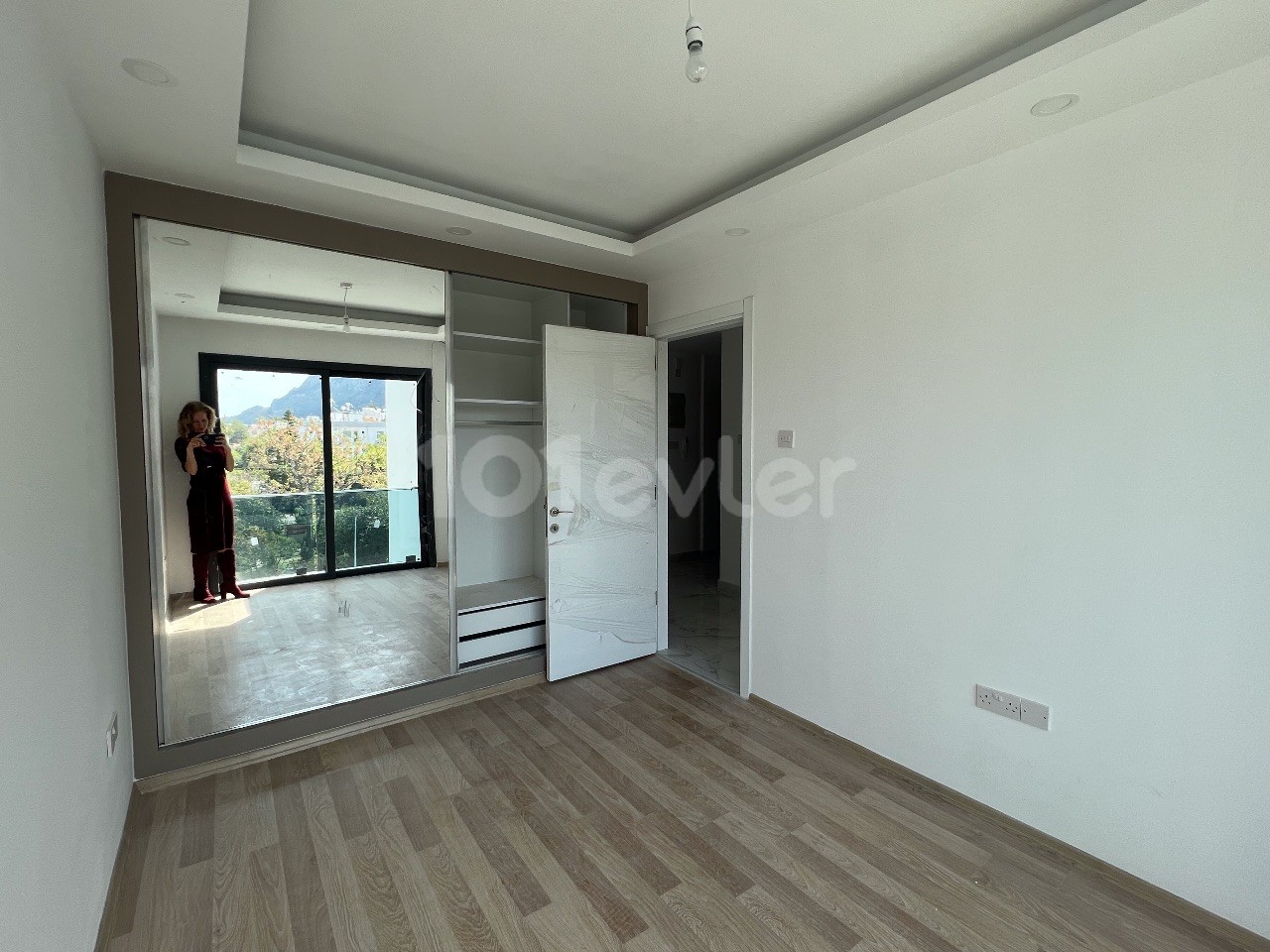 3+1 unmöblierte Zero-Wohnung mit Berg- und Meerblick zu verkaufen in Alsancak, Kyrenia