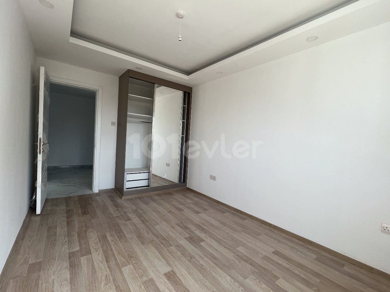 3+1 unmöblierte Zero-Wohnung mit Berg- und Meerblick zu verkaufen in Alsancak, Kyrenia