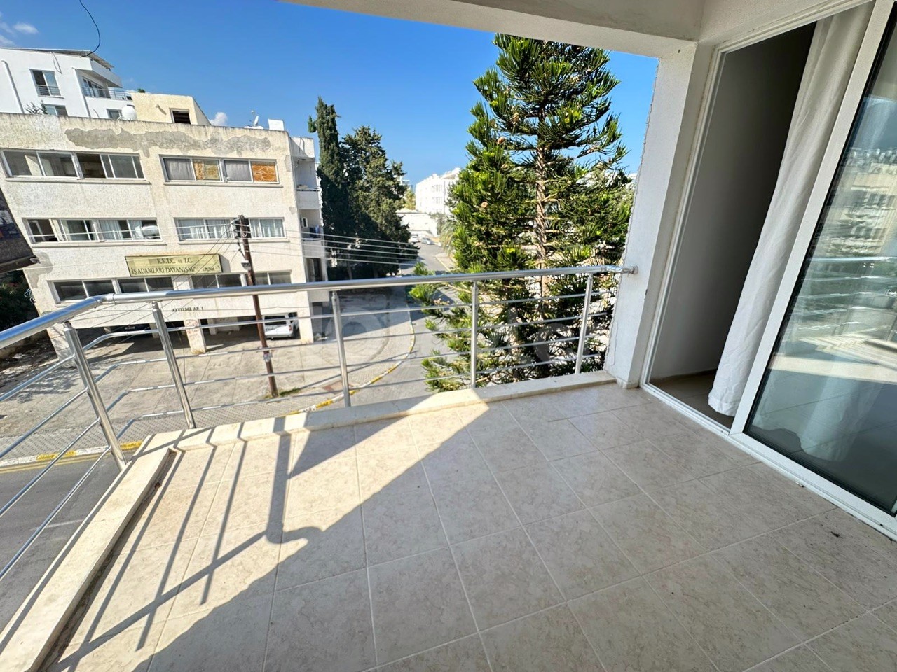 Eine friedliche Lebenschance 3+1 Wohnung zum Verkauf in Alsancak, Kyrenia