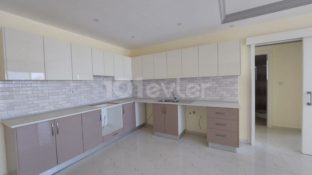 2+1 FLAT FOR SALE IN ALSANCAK, KYRENIA