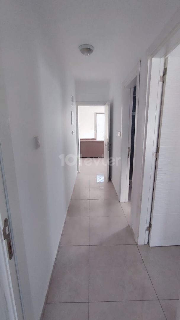 2+1 90 M2 PENTHOUSE 459 STG ZU VERMIETEN IN NICOSIA ORTAKOY