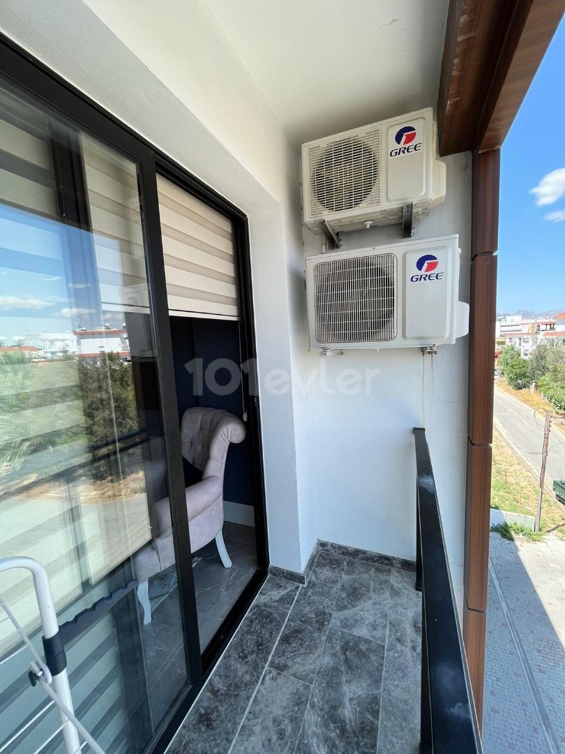 LEFKOŞA HAMİTKÖYDE DURAKLARA YAKIN MERKEZİ  KONUMDA FULL EŞYALI ULTRA LÜKS 2+1 KİRALIK DAİRE  500 STG