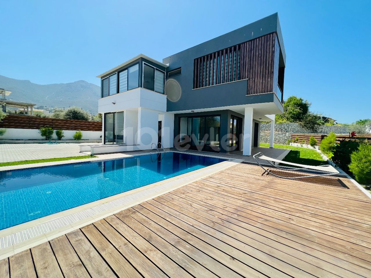 Ozankoy 5+1 villa for long term rent available from 12th October 