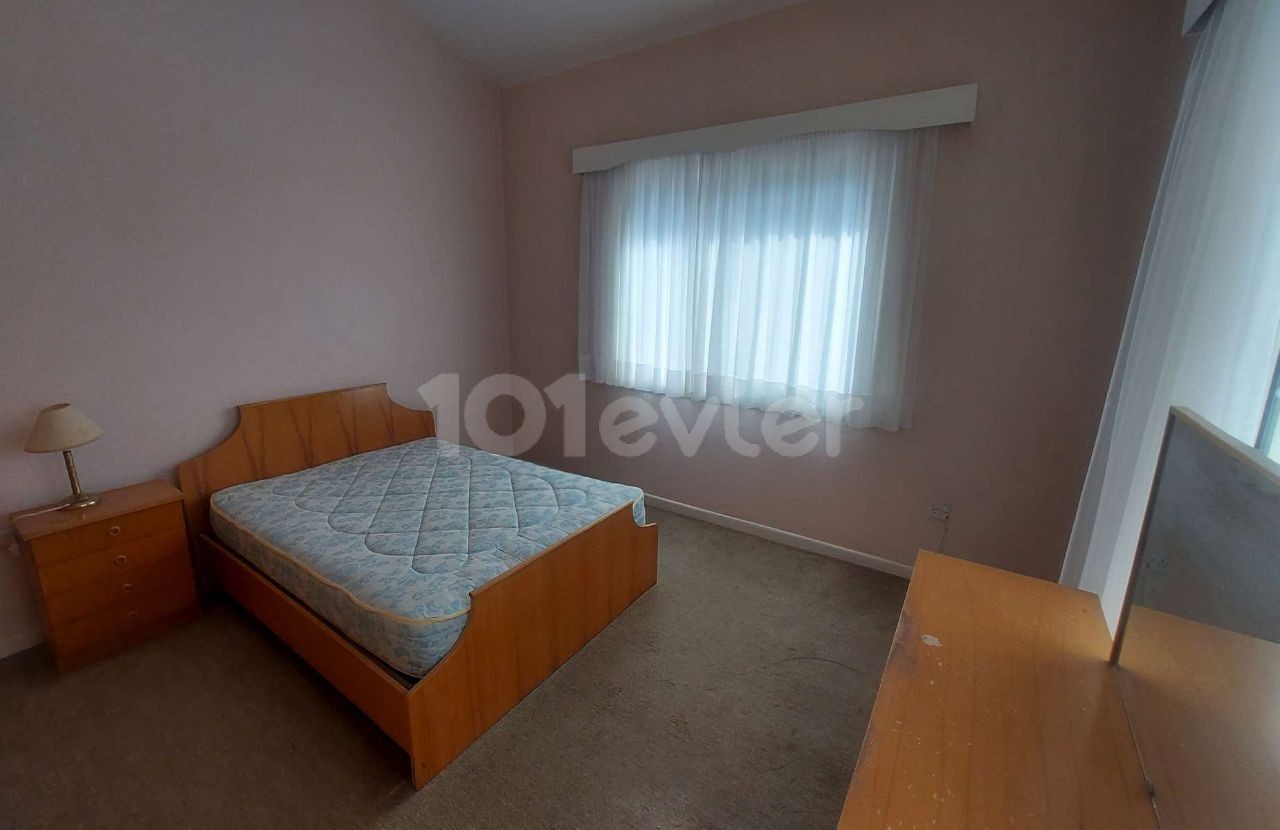 4 Schlafzimmer Villa zum Verkauf in Lapta ** 