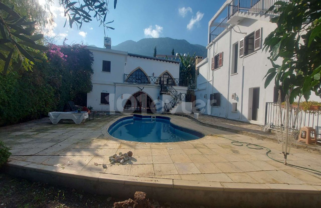 Superb Detached Villa with Private Annex and Pool