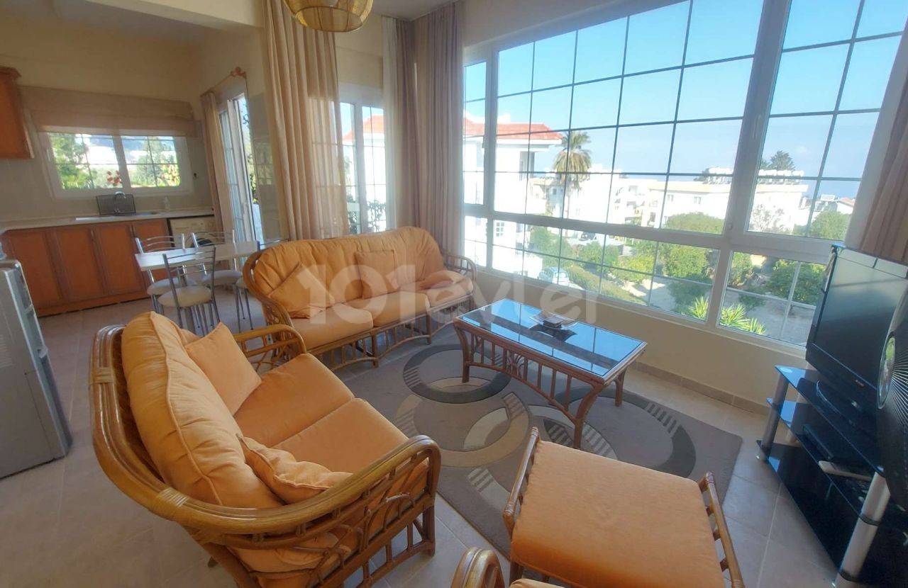 Lapta'da Satılık 3 Yatak Odalı Penthouse