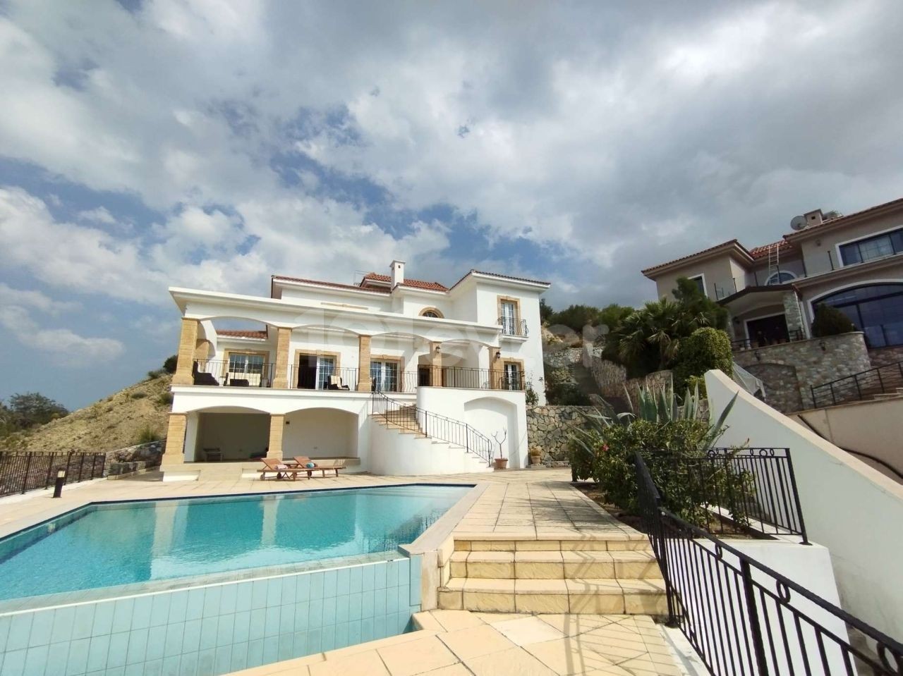 3 Bedroom Villa For Sale In Alsancak 