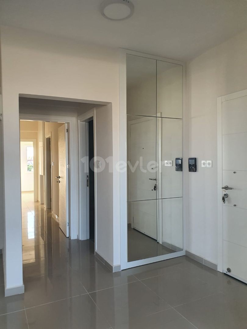 3+1 WOHNUNG ZUM VERKAUF MIT NULL ULTRA LUXUS GROßEN BALKON IM NEUEN ZENTRUM VON BOSPORUS ** 