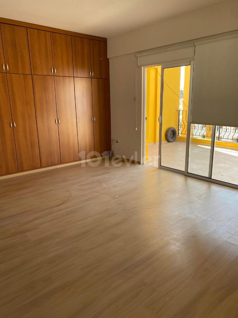 3+1 280m2 penthouse in a perfect location in the center of Famagusta