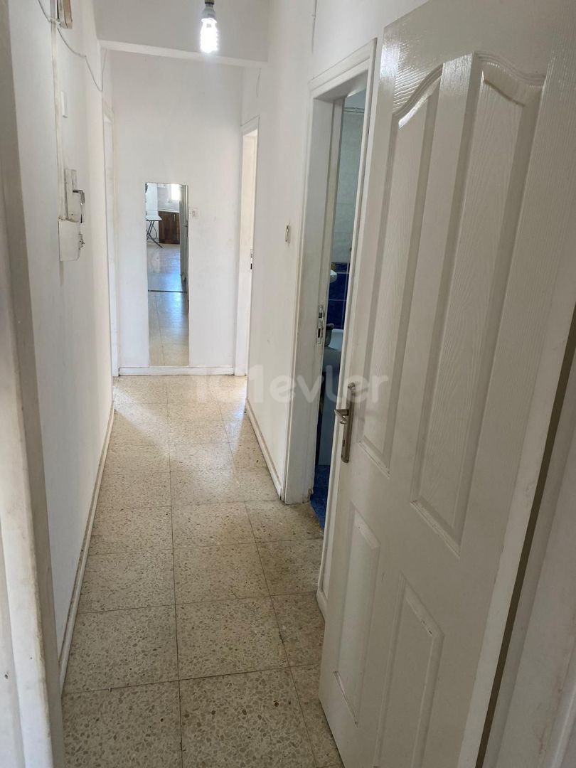 CLOSE TO SALAMIS STREET, FULLY FURNISHED, ULTRA WIDELY SUITABLE FOR FAMILY LIFE 3+1 FLAT