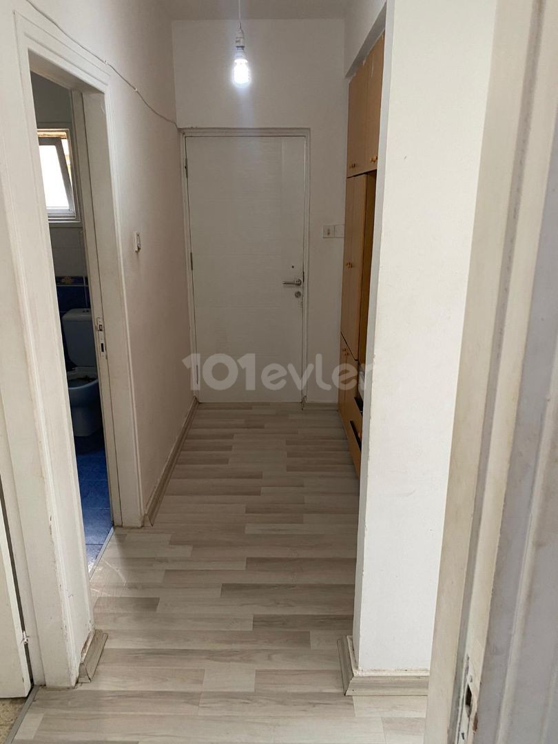 SALAMİS CADDESİNE YAKIN FULL EŞYALI ULTRA GENİŞLİKTE AİLE YAŞANTISINA UYGUN 3+1 DAİRE 