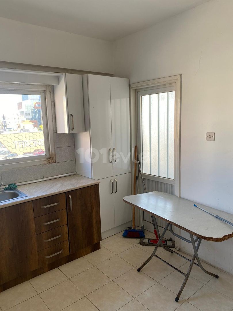 CLOSE TO SALAMIS STREET, FULLY FURNISHED, ULTRA WIDELY SUITABLE FOR FAMILY LIFE 3+1 FLAT