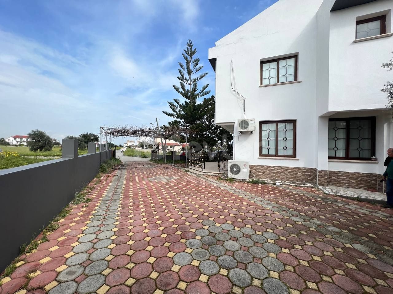 4 bedrooms duplex villa, wonderful view of the sea, garden and nature in quiet and cozy environment.