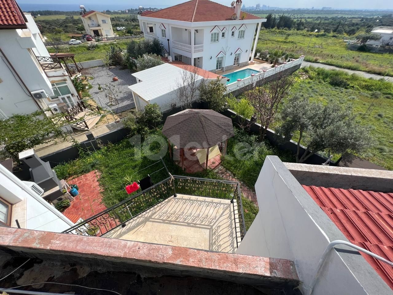 4 bedrooms duplex villa, wonderful view of the sea, garden and nature in quiet and cozy environment.