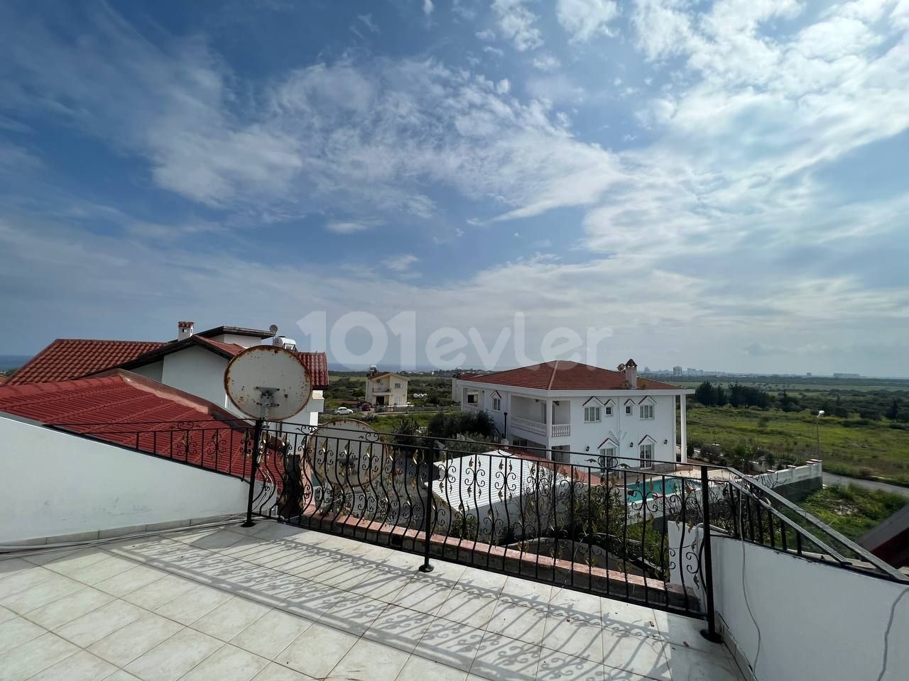 4 bedrooms duplex villa, wonderful view of the sea, garden and nature in quiet and cozy environment.