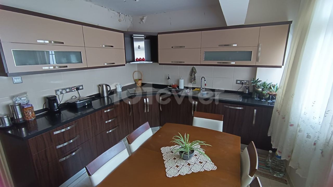 GAZİMAĞUSA MERKEZDE SATILIK  MASRAFSIZ 3+1 DAİRE