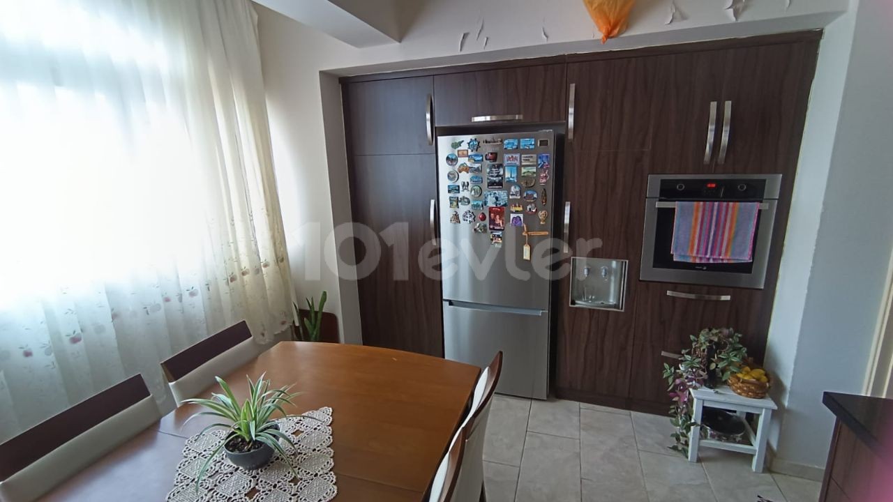 GAZİMAĞUSA MERKEZDE SATILIK  MASRAFSIZ 3+1 DAİRE