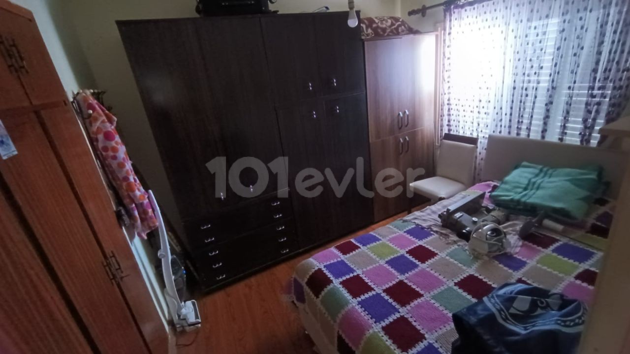 GAZİMAĞUSA MERKEZDE SATILIK  MASRAFSIZ 3+1 DAİRE