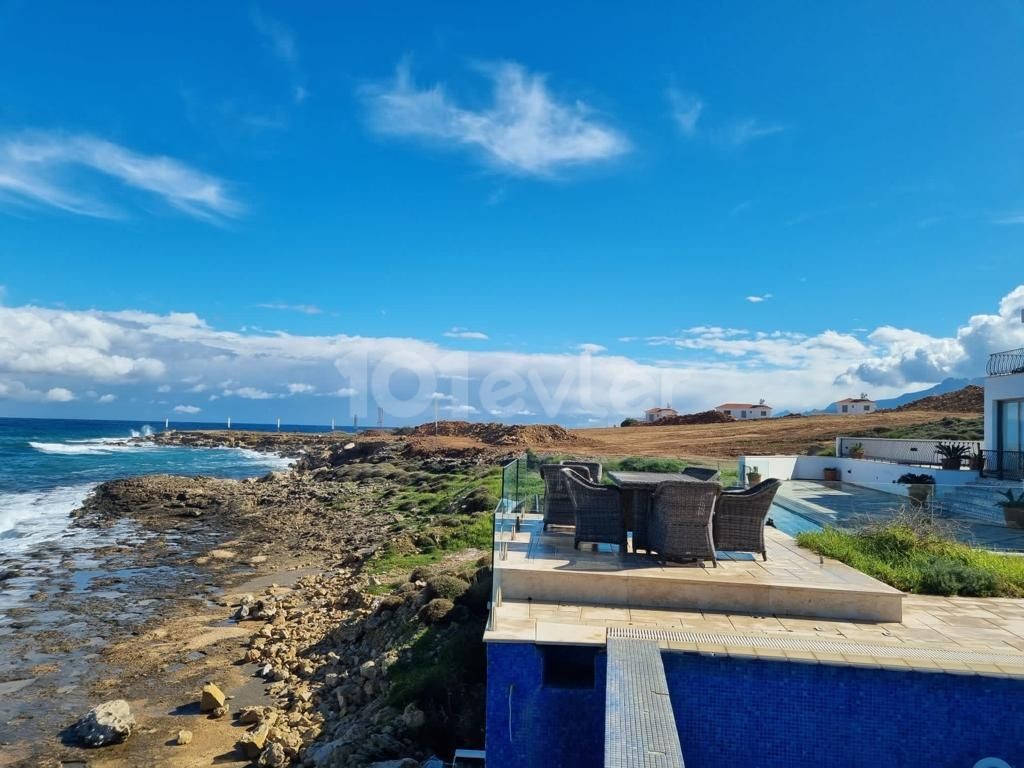 3 bedrooms sea front villa, in half donum land in karsiyaka girne