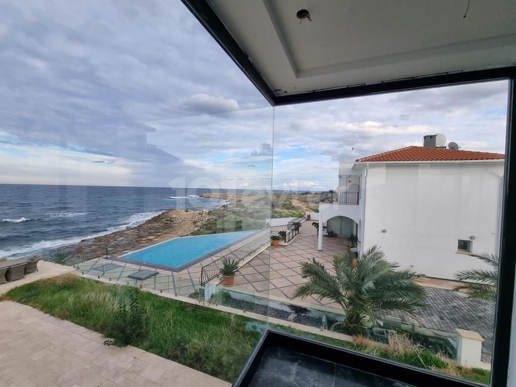 3 bedrooms sea front villa, in half donum land in karsiyaka girne