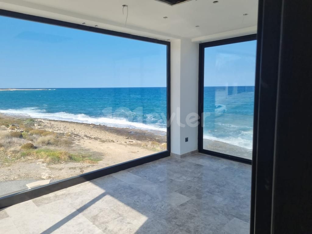 3 bedrooms sea front villa, in half donum land in karsiyaka girne