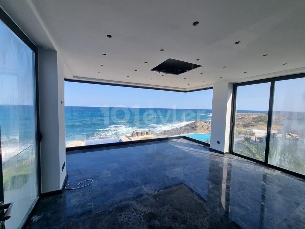 3 bedrooms sea front villa, in half donum land in karsiyaka girne