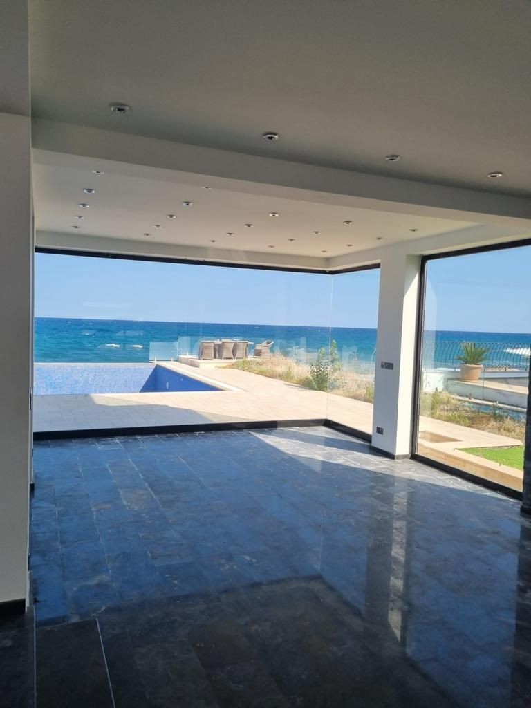 3 bedrooms sea front villa, in half donum land in karsiyaka girne