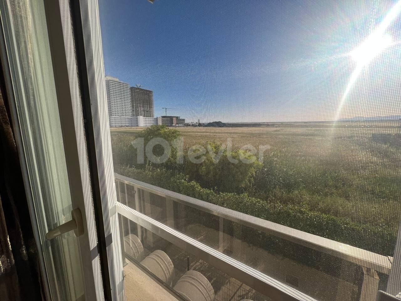 1-Zimmer-Haus mit Poolblick zur Miete in der Gegend von Long Beach.