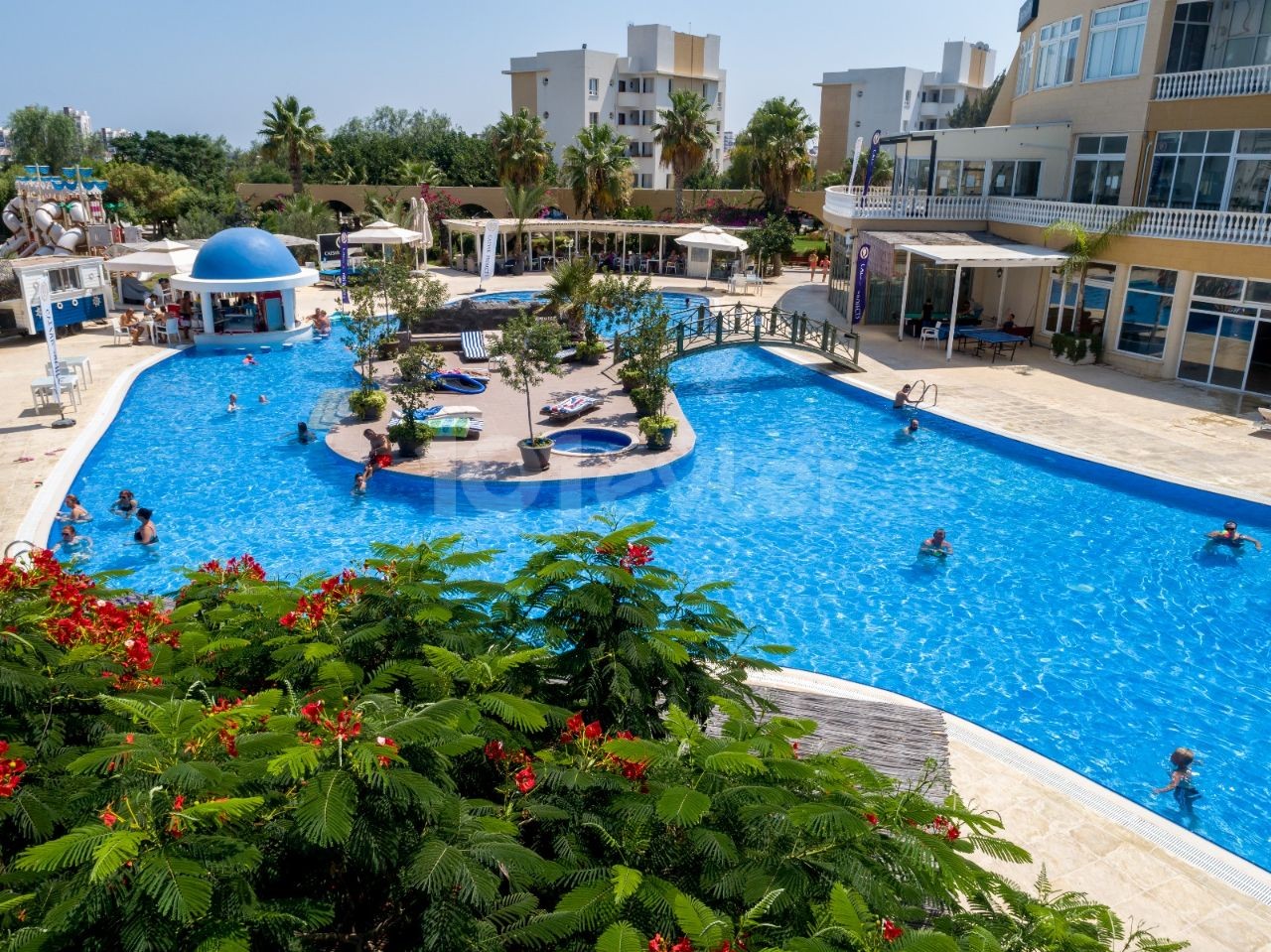 Caesar Resort'te Deniz Manzaralı 1+1 Daire