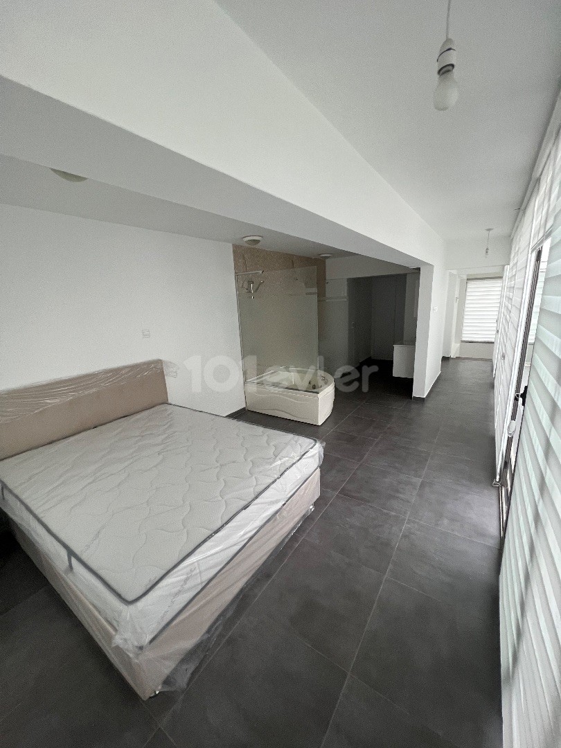 GİRNE MERKEZDE ÖZEL DÖŞENMİŞ PENTHOUSE DAİRE