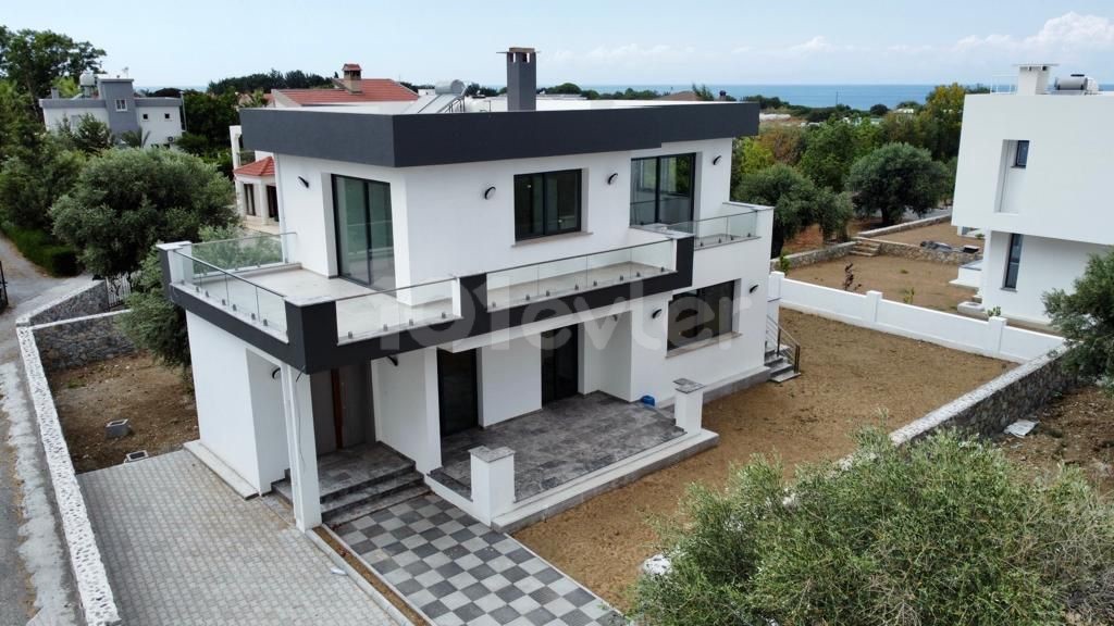 LUXURIÖSE FREISTEHENDE VILLA IN ÇATALKOY