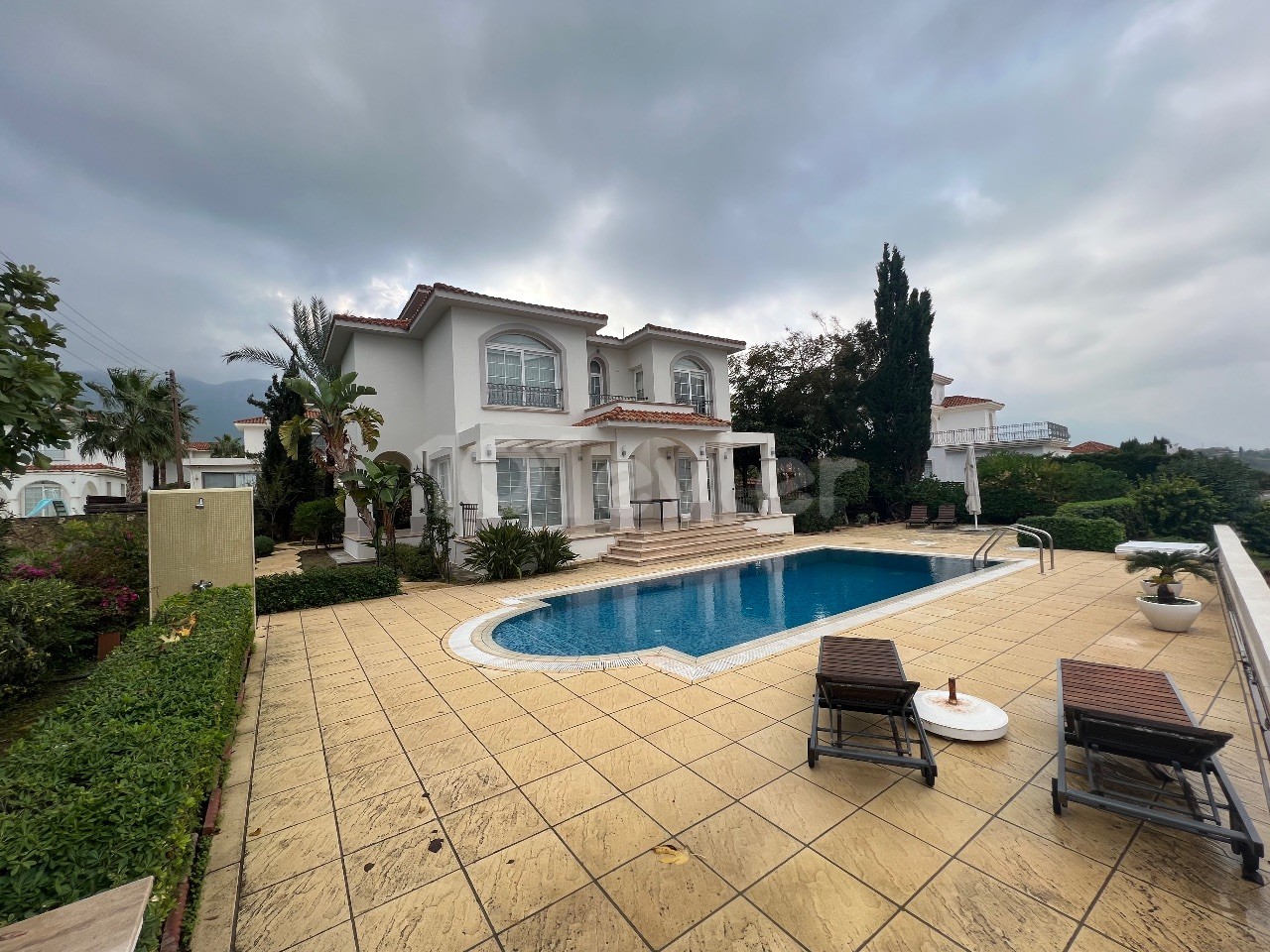 LUXURY DETACHED VILLA IN KARAOGLANOGLU, RIGHT NEXT TO THE SEA