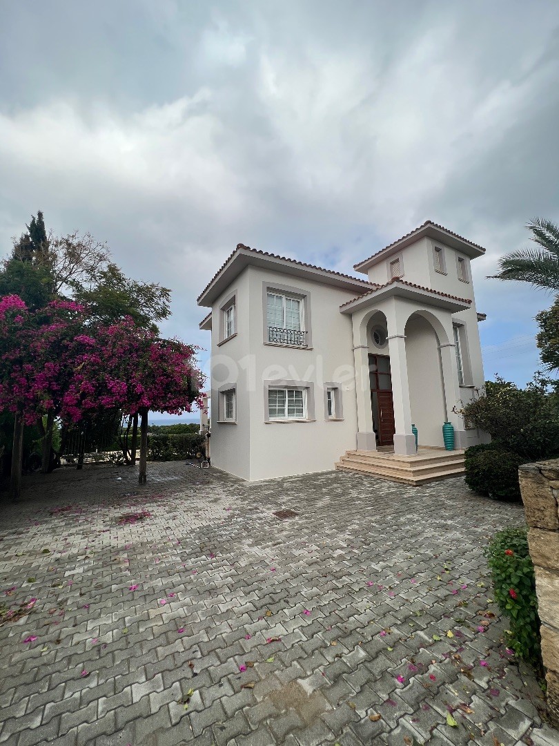 LUXURY DETACHED VILLA IN KARAOGLANOGLU, RIGHT NEXT TO THE SEA