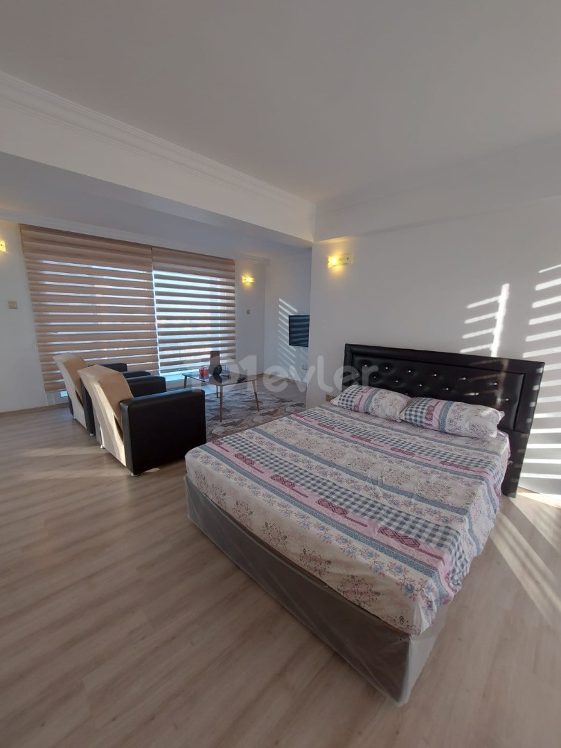 GİRNE MERKEZDE ÖZEL PENTHOUSE DAİRE