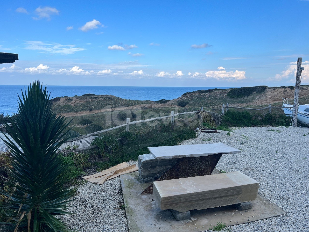 1+1 WOHNUNG AM MEER IN BAHÇELİ IN EINER LUXURIÖSEN ANLAGE