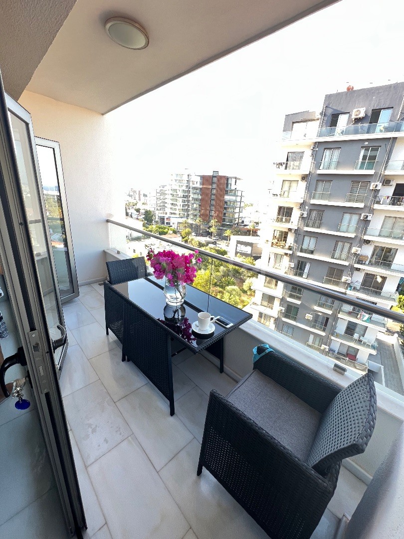 PRIVATGEBAUTE DUPLEX-PENTHOUSE-WOHNUNG IN DOĞANKÖY IN EINEM PRESTIGIÖSEN KOMPLEX