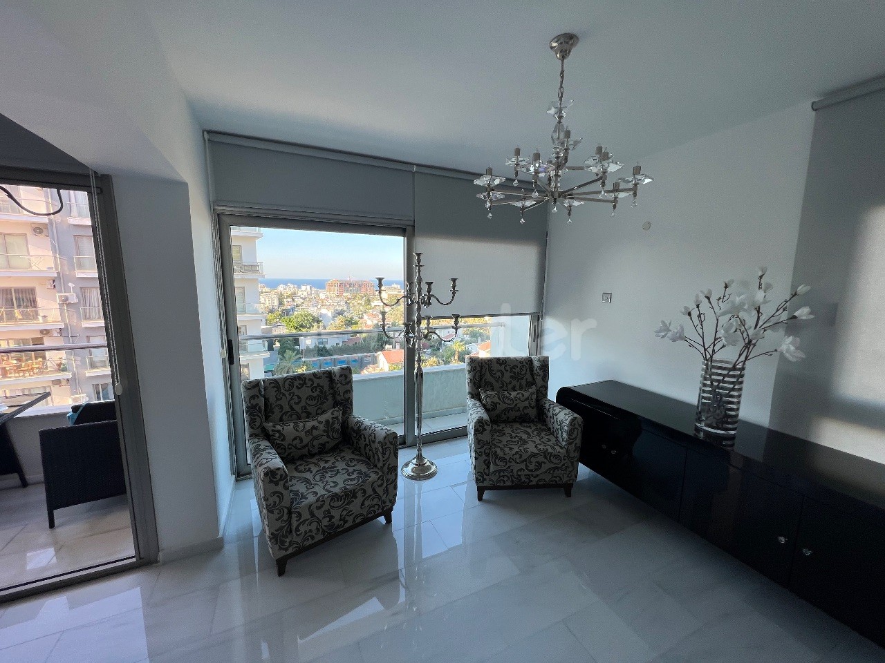 PRIVATGEBAUTE DUPLEX-PENTHOUSE-WOHNUNG IN DOĞANKÖY IN EINEM PRESTIGIÖSEN KOMPLEX