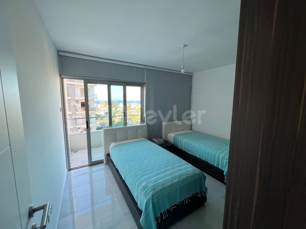 PRIVATGEBAUTE DUPLEX-PENTHOUSE-WOHNUNG IN DOĞANKÖY IN EINEM PRESTIGIÖSEN KOMPLEX