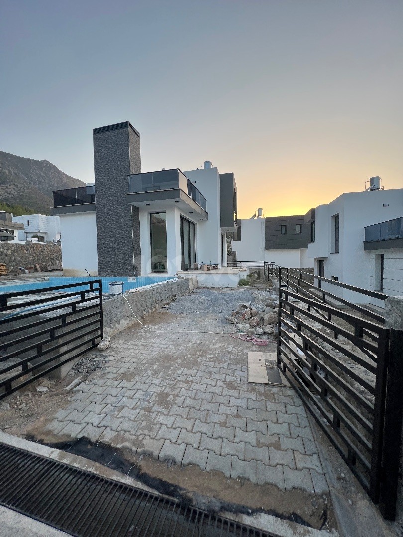 SUPER LUXURY VILLAS WITH UNOBSTRUCTED SEA AND MOUNTAIN VIEWS IN KARMI 