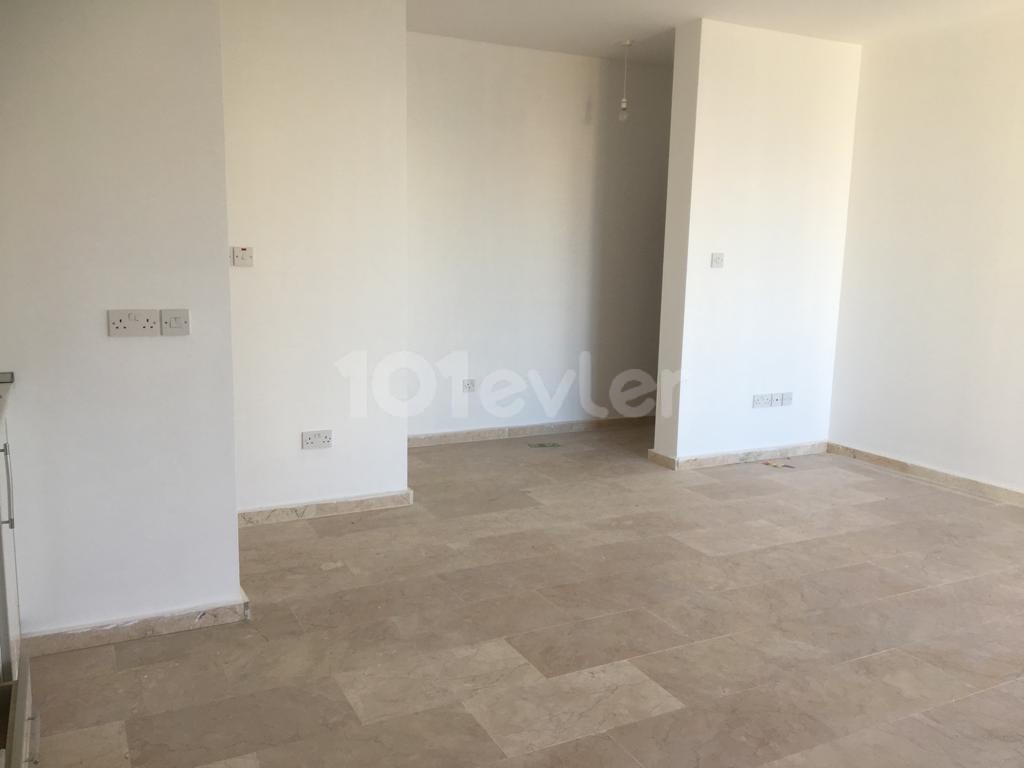 GİRNE MERKEZDE FIRSAT TÜRK KOÇANLI  2+1 DAİRE