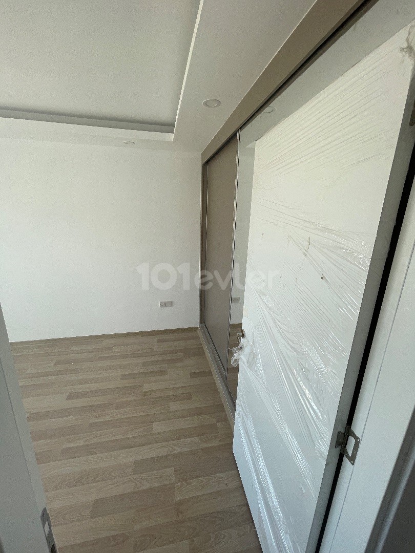 ALSANCAK SATILIK DAİRE ÜÇ YATAK ODALI YENİ DAİRE