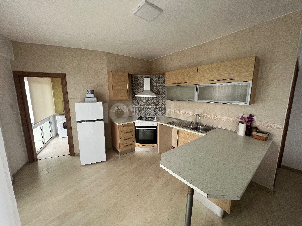 GİRNE MERKEZDE FUL EŞYALI 2+1 DAİRE